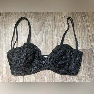 Victoria’s secret lacy bra size 36C
